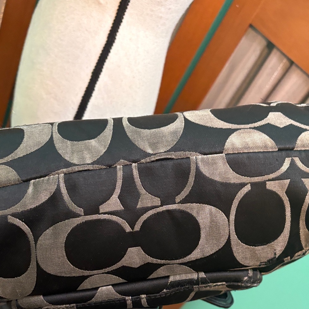 Coach Signature Black and Cream Shoulder Bag - Picture 9 of 16